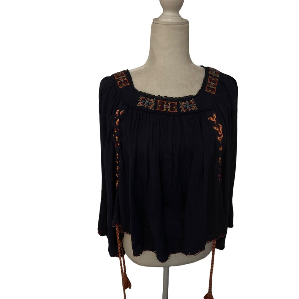 Rocks & Indigo Embroidered Floral Top M Boho Hippie Costal Cowgirl Coconut Girl